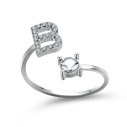Bague en diamant personnalisée avec initiale délicate