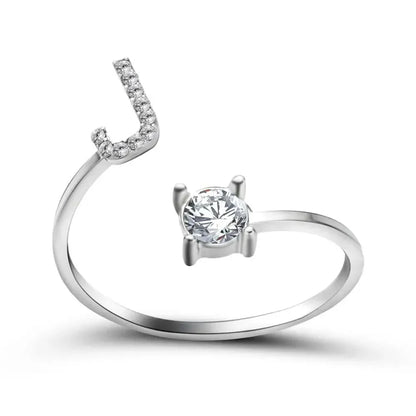Bague en diamant personnalisée avec initiale délicate