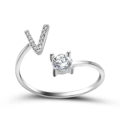 Bague en diamant personnalisée avec initiale délicate