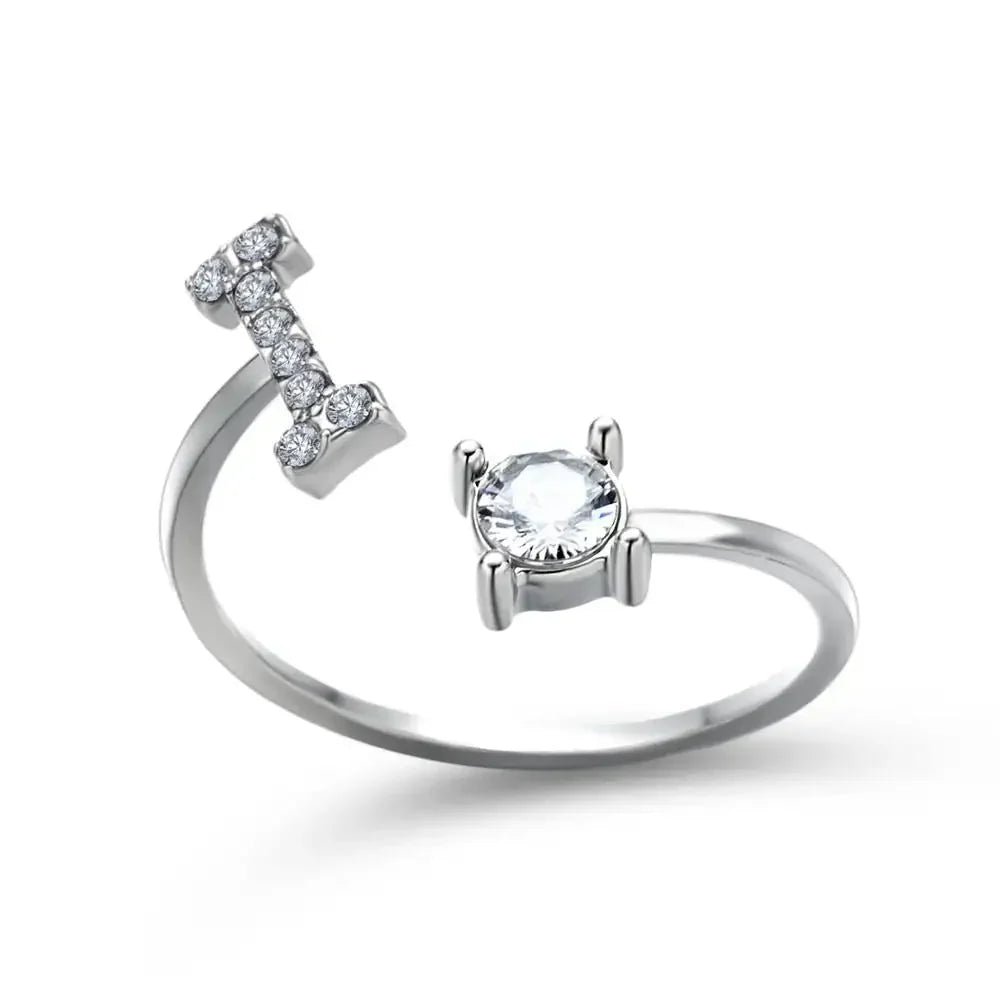 Bague en diamant personnalisée avec initiale délicate