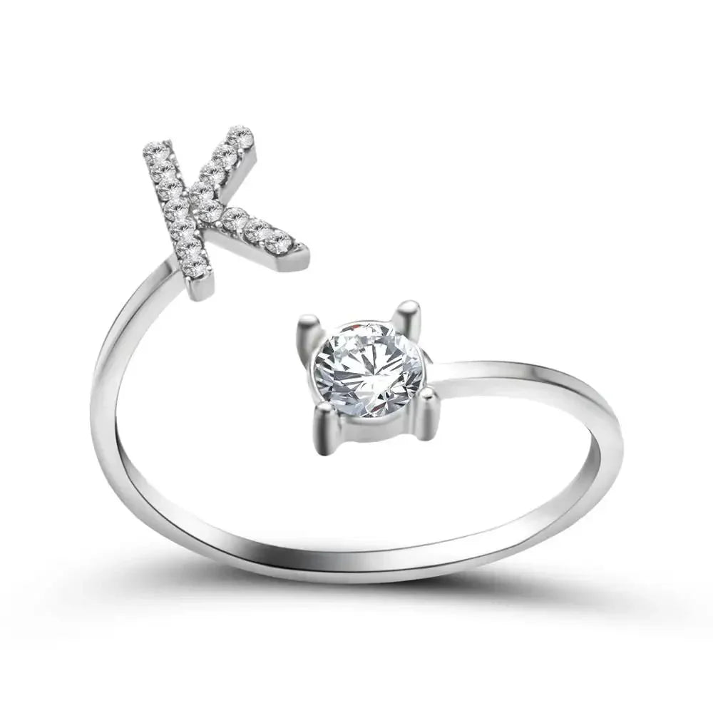 Bague en diamant personnalisée avec initiale délicate