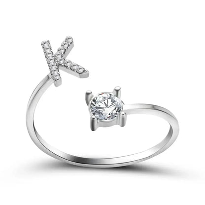 Bague en diamant personnalisée avec initiale délicate