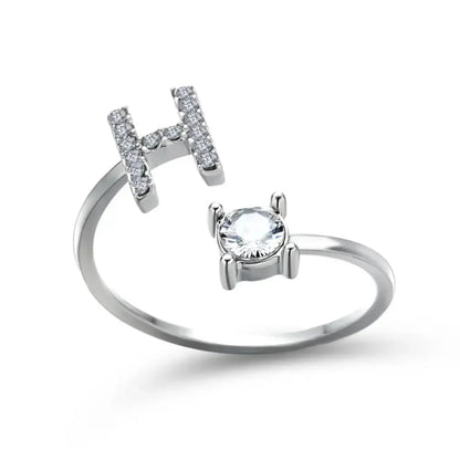 Bague en diamant personnalisée avec initiale délicate