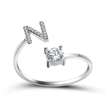 Bague en diamant personnalisée avec initiale délicate