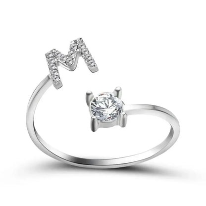 Bague en diamant personnalisée avec initiale délicate