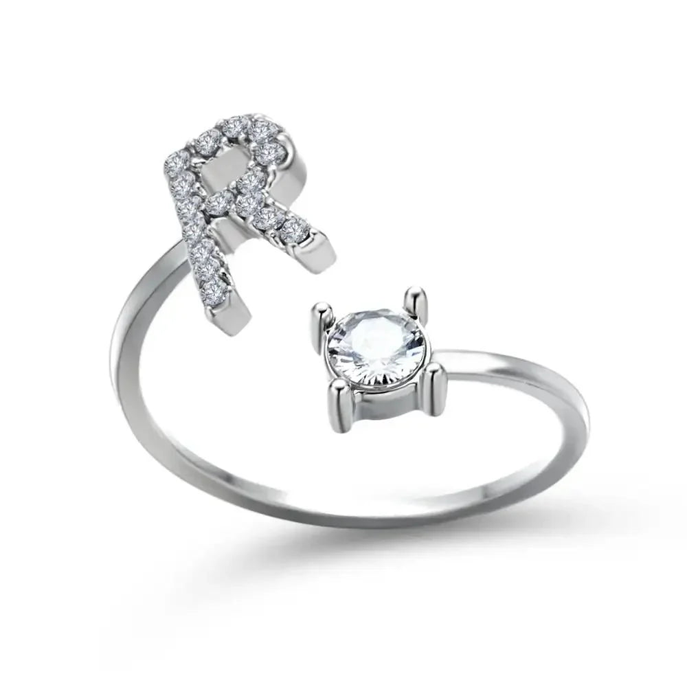 Bague en diamant personnalisée avec initiale délicate