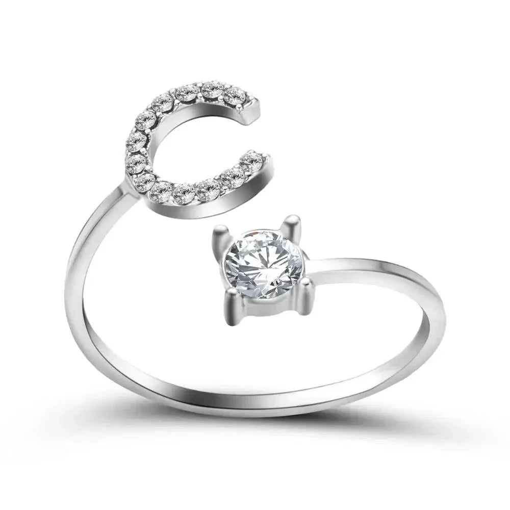 Bague en diamant personnalisée avec initiale délicate