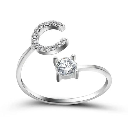 Bague en diamant personnalisée avec initiale délicate