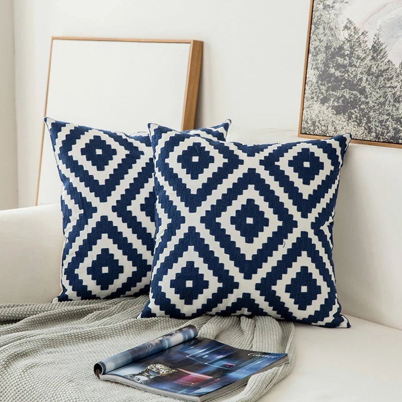 Coussin décoratif à motif floral bleu marine