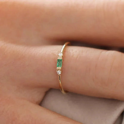 Bague de fiançailles solitaire en petit diamant