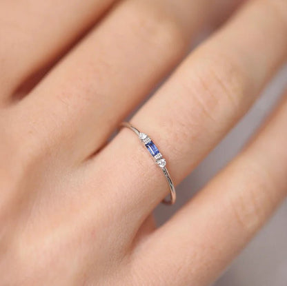 Bague de fiançailles solitaire en petit diamant