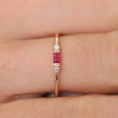 Bague de fiançailles solitaire en petit diamant