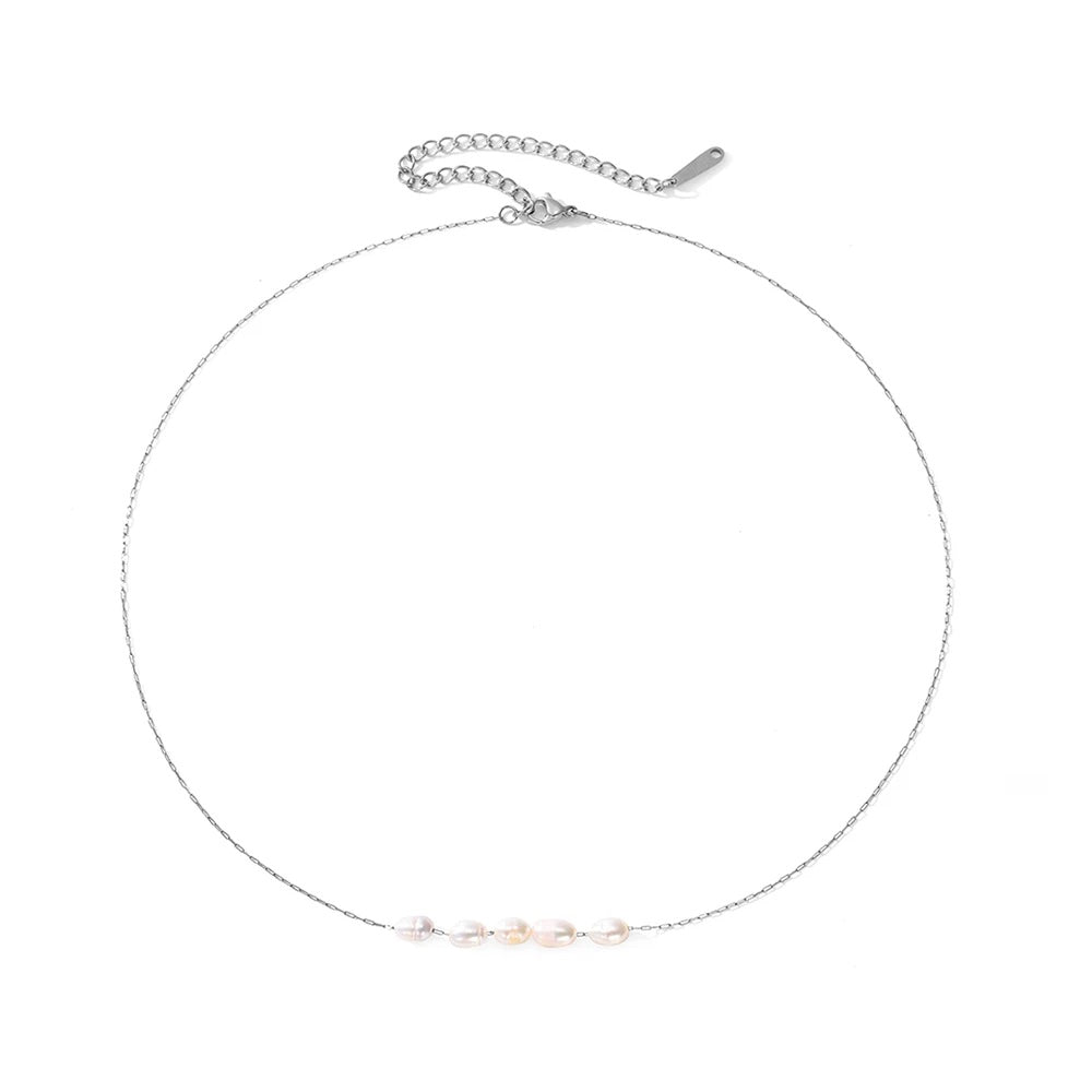 Collier ras du cou délicat à chaîne perlée 