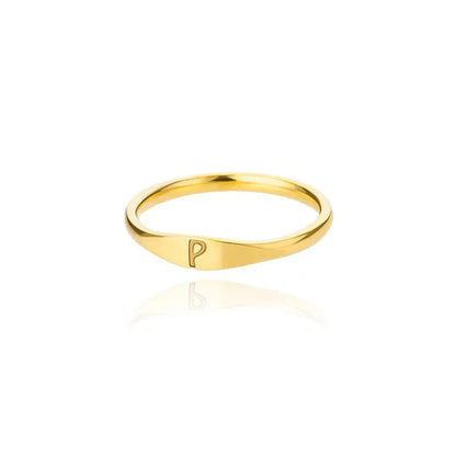 Bague fine et délicate avec initiale