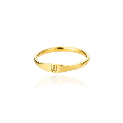 Bague fine et délicate avec initiale