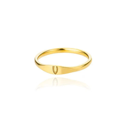 Bague fine et délicate avec initiale