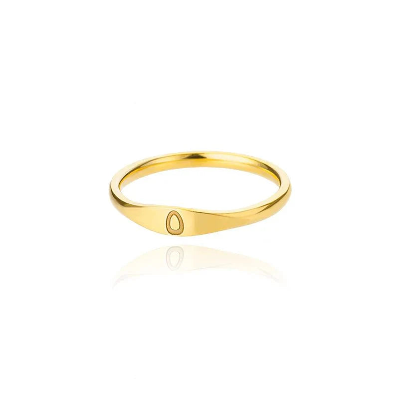 Bague fine et délicate avec initiale