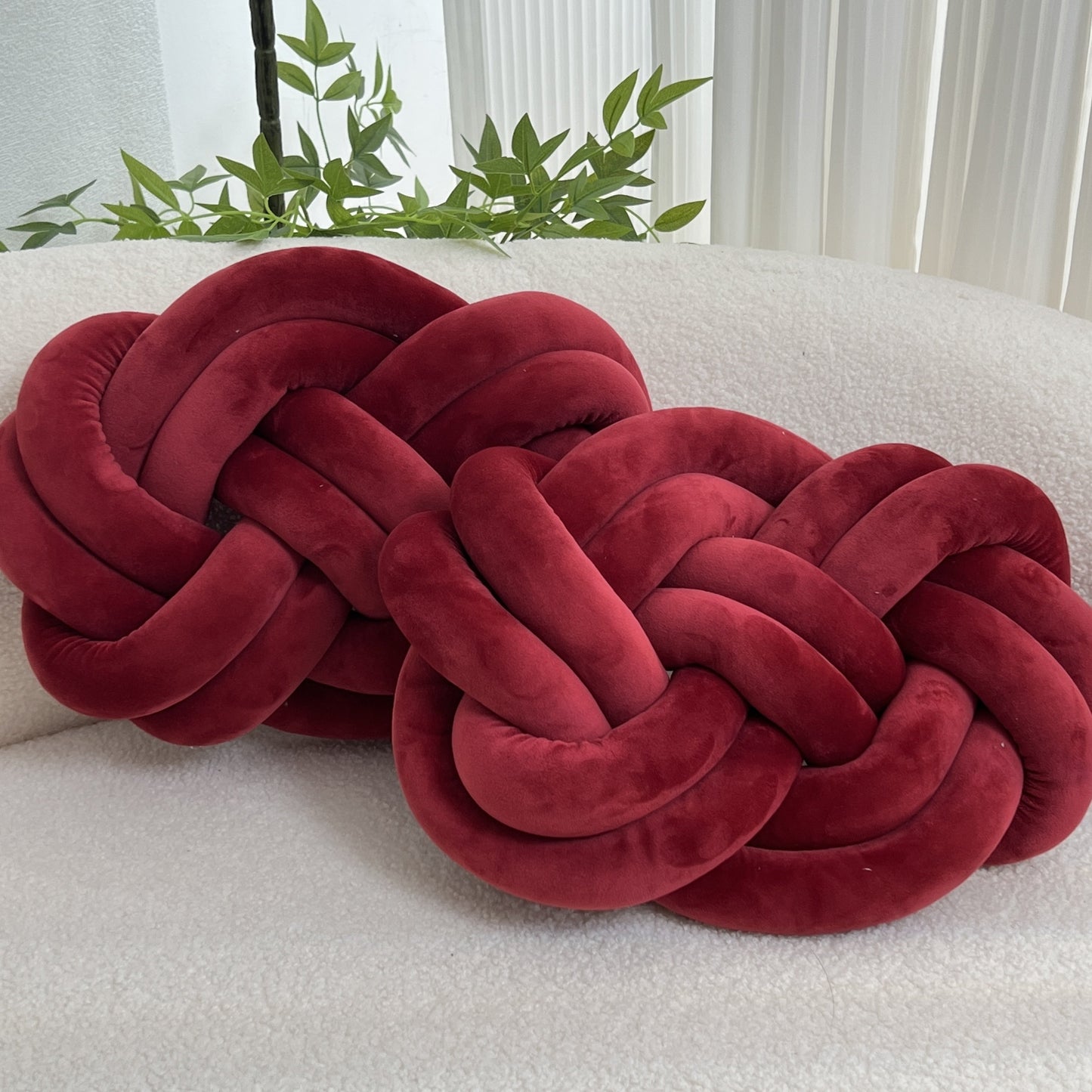 Coussin nuage en peluche avec détail de bouton