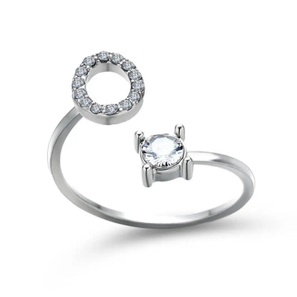 Bague en diamant personnalisée avec initiale délicate