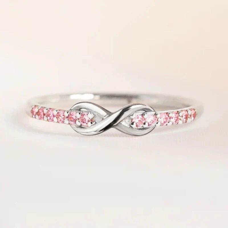 Bague de fiançailles intemporelle en diamant Infinity