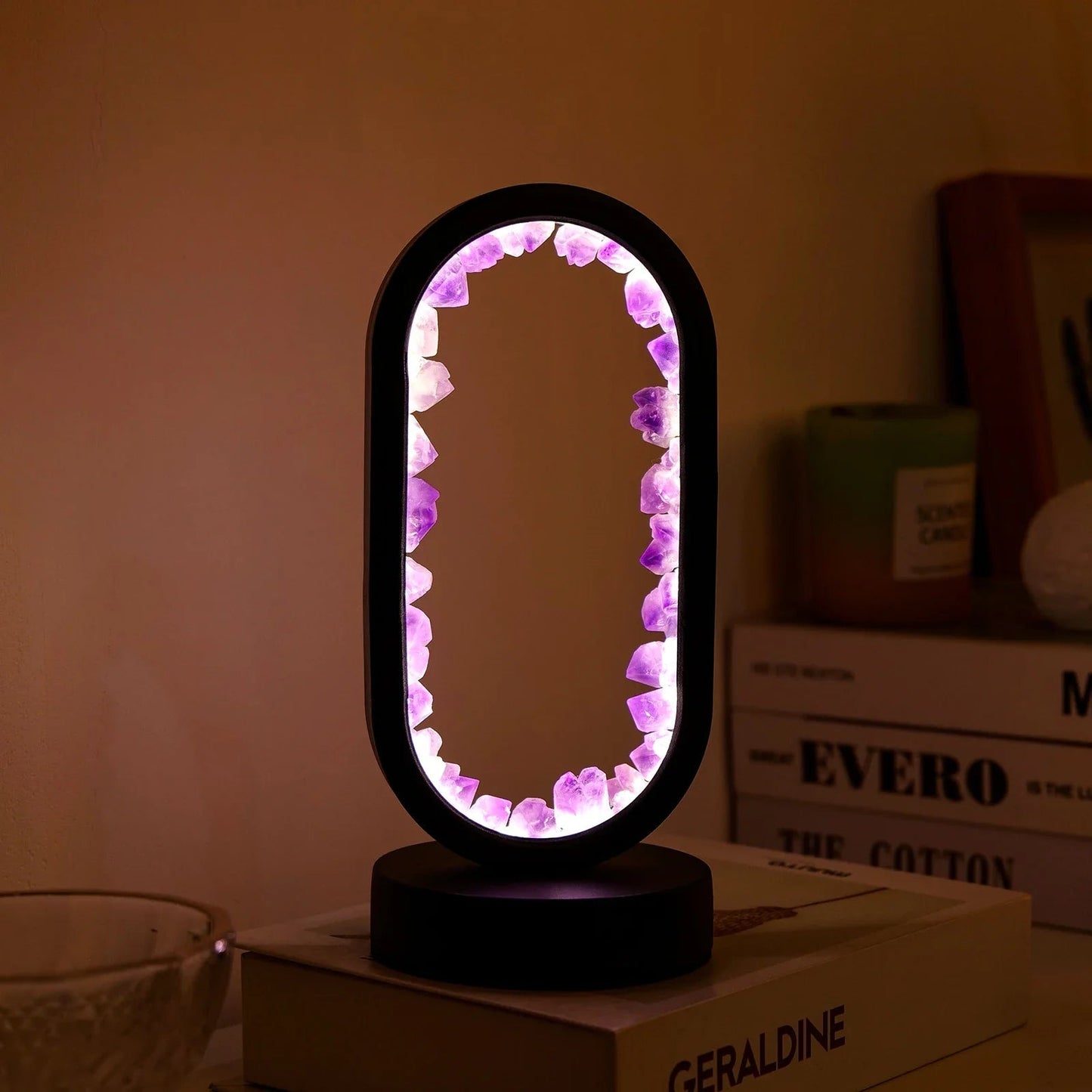 Lampe de table en pierre précieuse violette