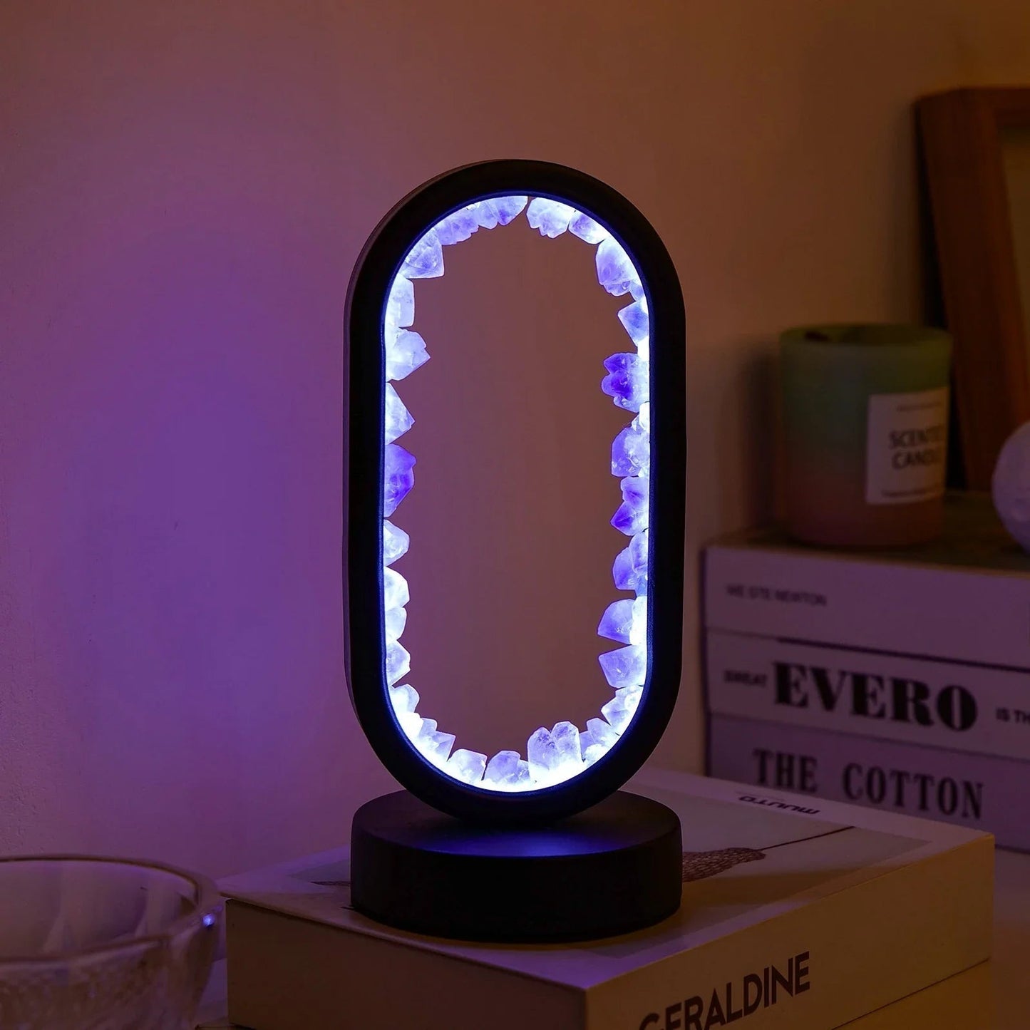Lampe de table en pierre précieuse violette