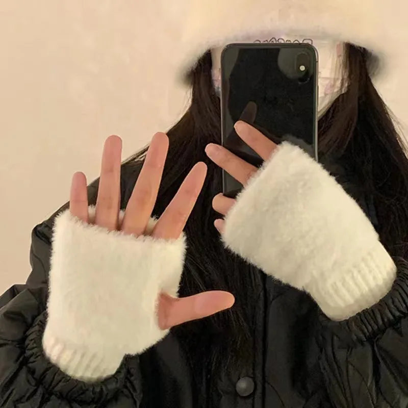 Cozy Unisex Fleece Gloves for Men and Women - Halri