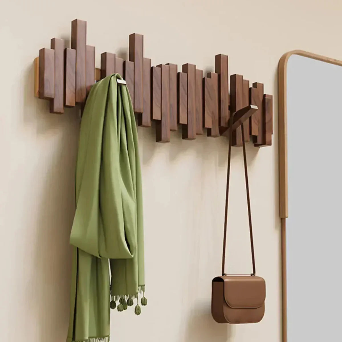 Panneau mural élégant en bois pour l'organisation de l'entrée