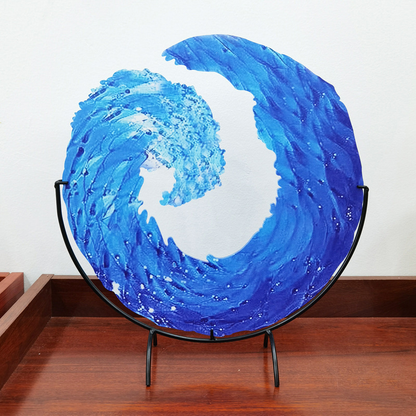 Magnifique sculpture d'art en verre bleu représentant une vague