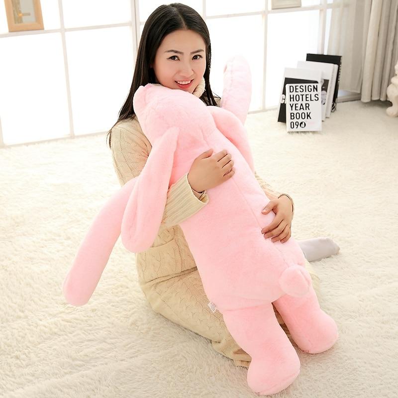 Gros lapin en peluche tout doux