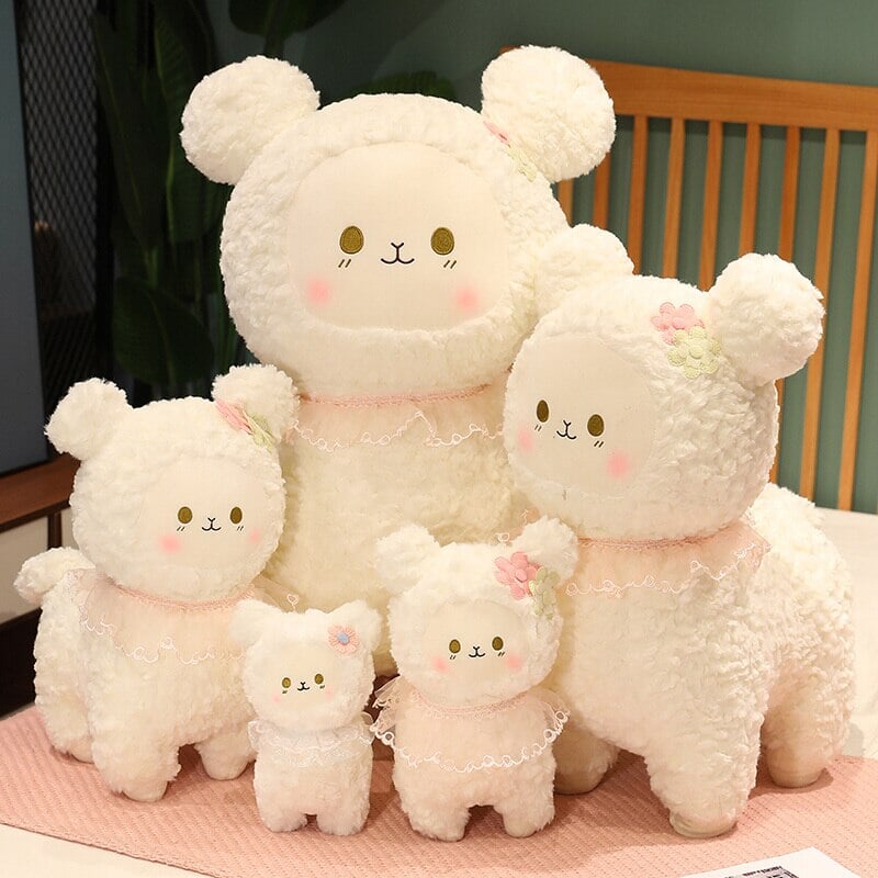 Adorable ensemble de figurines d'agneau en peluche