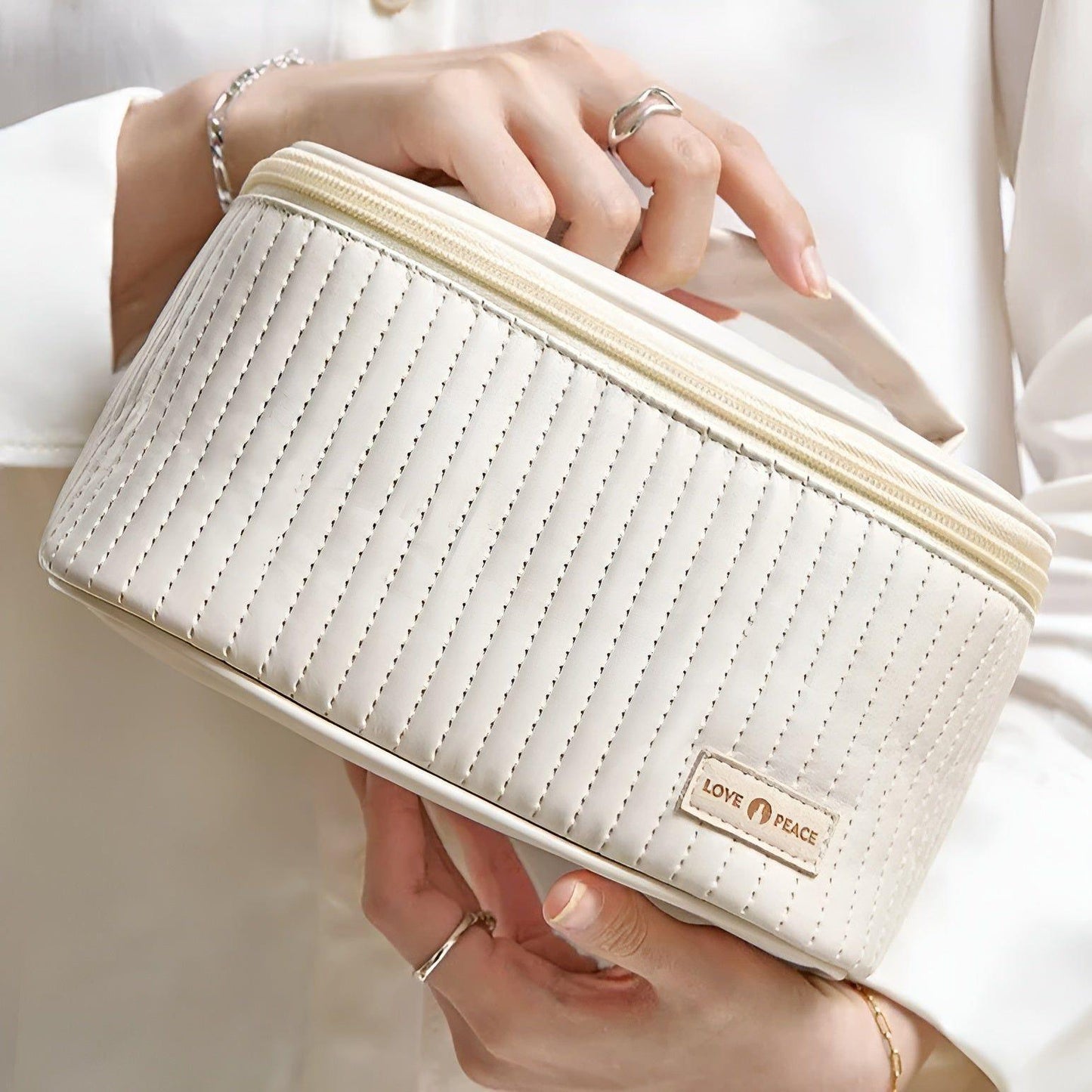 Stylish Water-Resistant Travel Makeup Bag - Halri