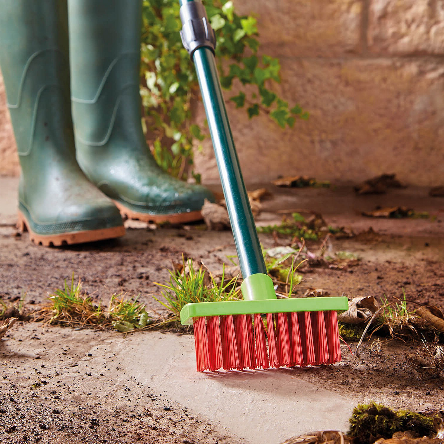 Outil facile pour enlever les mauvaises herbes de jardin
