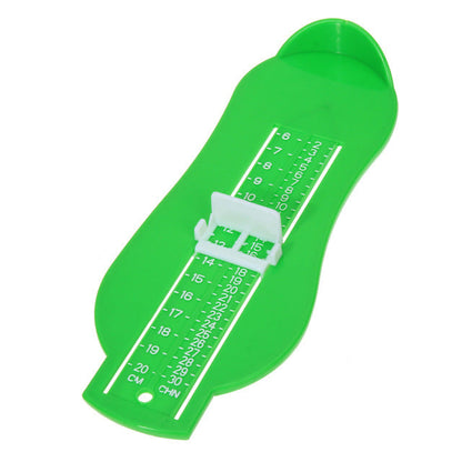 Règle pour mesurer la longueur du pied de bébé