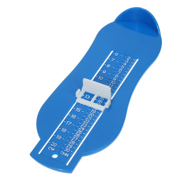 Règle pour mesurer la longueur du pied de bébé