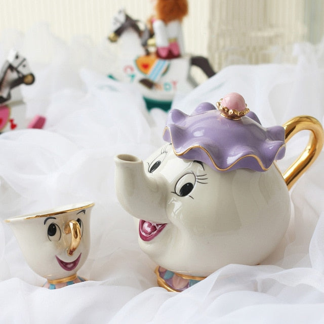 Adorable service à thé en porcelaine La Belle et la Bête