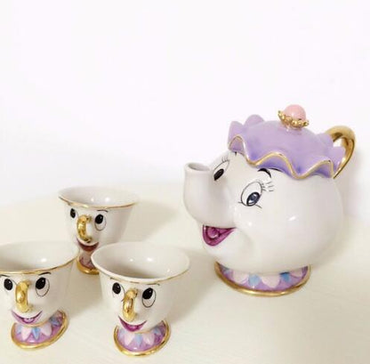 Adorable service à thé en porcelaine La Belle et la Bête
